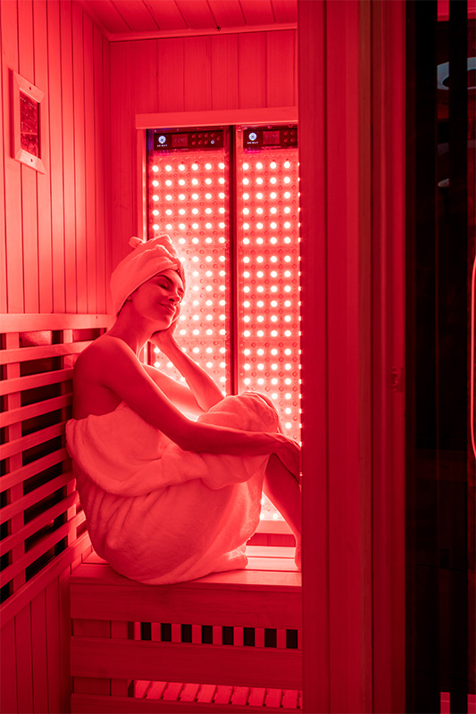 Presentazione del rivoluzionario dispositivo per terapia della luce a infrarossi con pannello rosso a LED per sauna